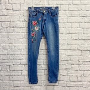 Machine Womens Skinny Jeans Size 7 (29) Floral Embroidered Straight Pockets Blue